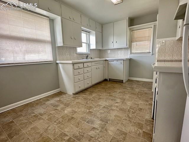 Image 26 of 33: Upper Unit Kitchen