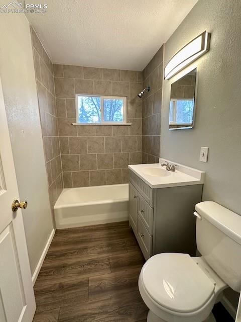 Image 31 of 33: Upper Unit Bathroom