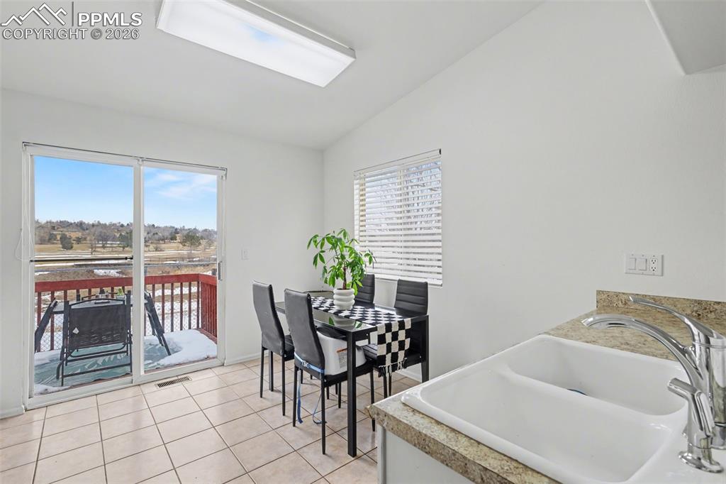 Image 12 of 35: Dining Area