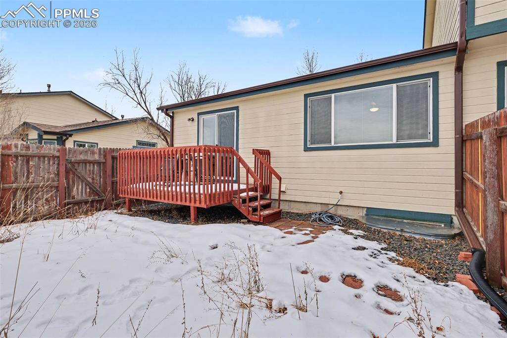 Image 31 of 35: Large Fenced Backyard Space - Child & Pet Friendly