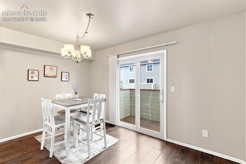 Image 10 of 27: Dining Area