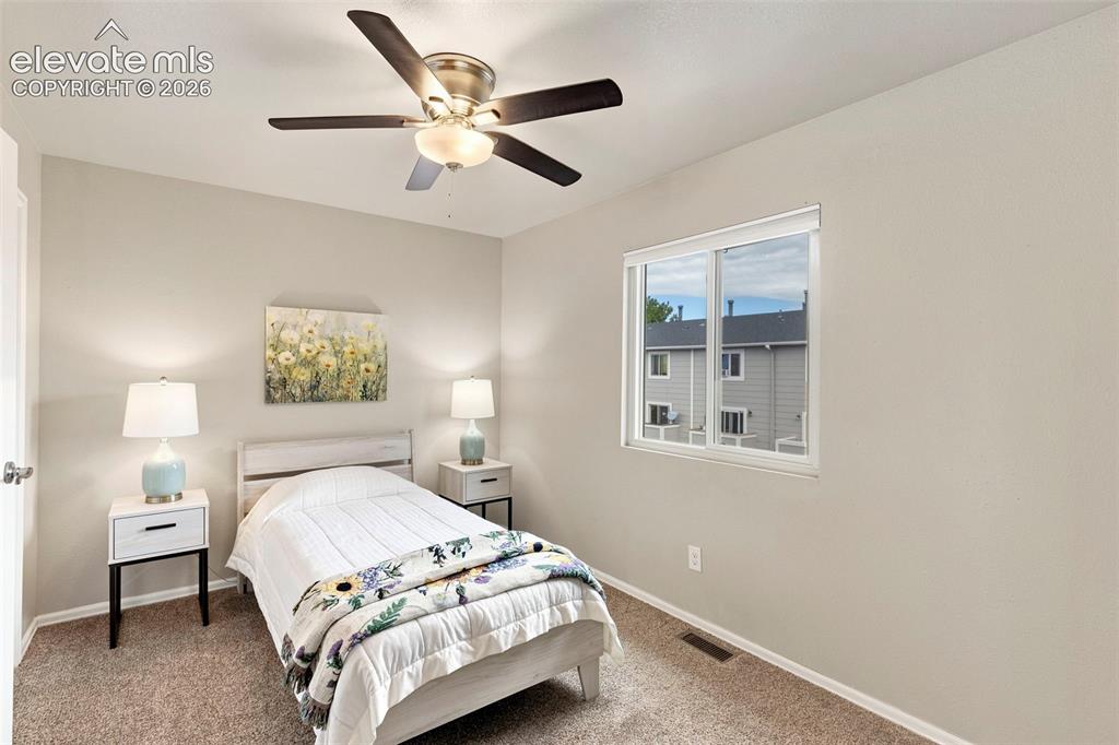 Image 17 of 27: Bedroom