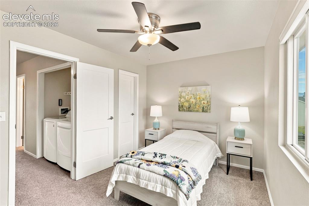 Image 18 of 27: Bedroom