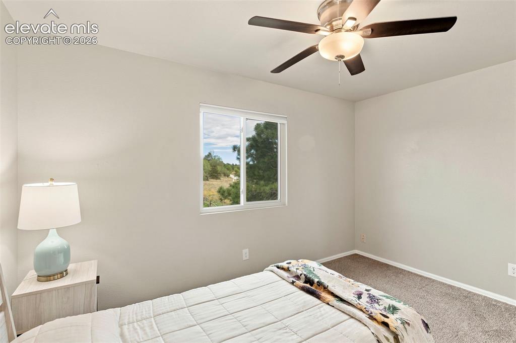 Image 19 of 27: Bedroom