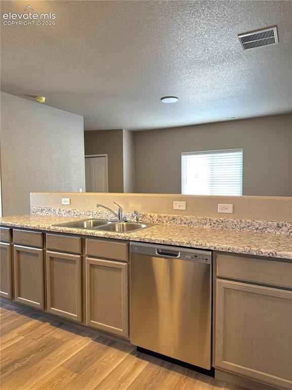 Image 10 of 26: Kitchen
