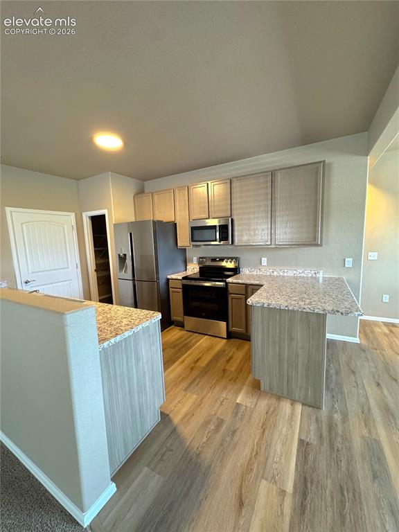 Image 4 of 26: Kitchen