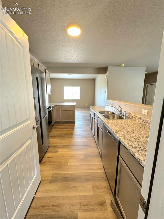 Image 6 of 26: Kitchen