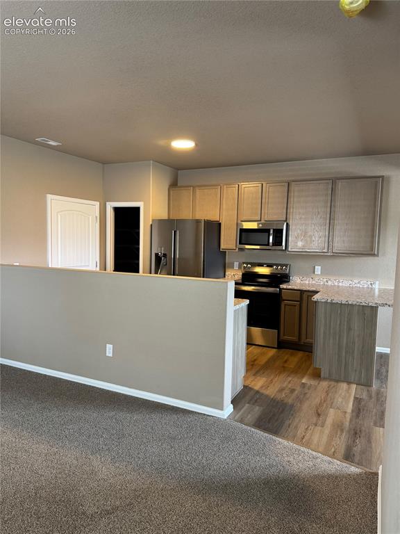 Image 7 of 26: Kitchen