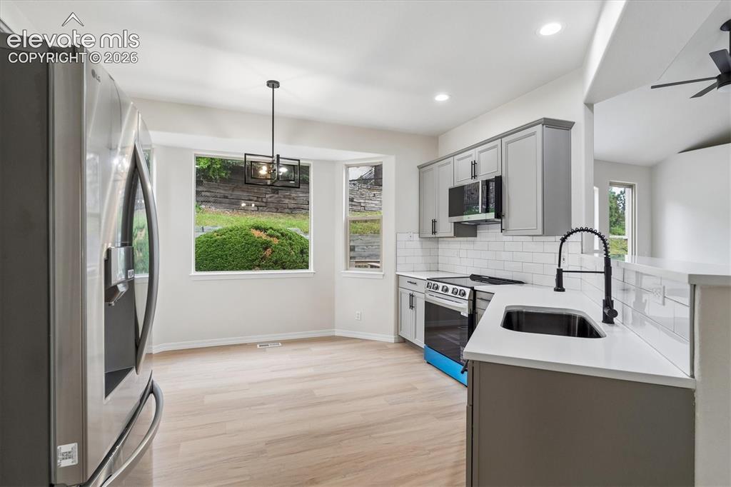 Image 9 of 26: Kitchen