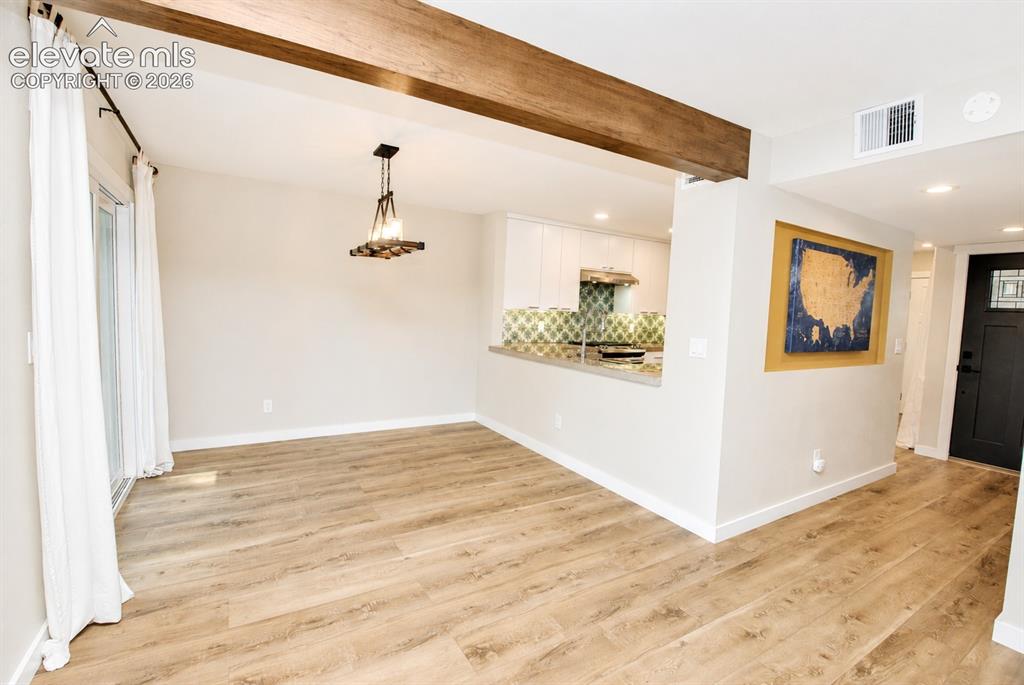 Image 11 of 38: Dining Area