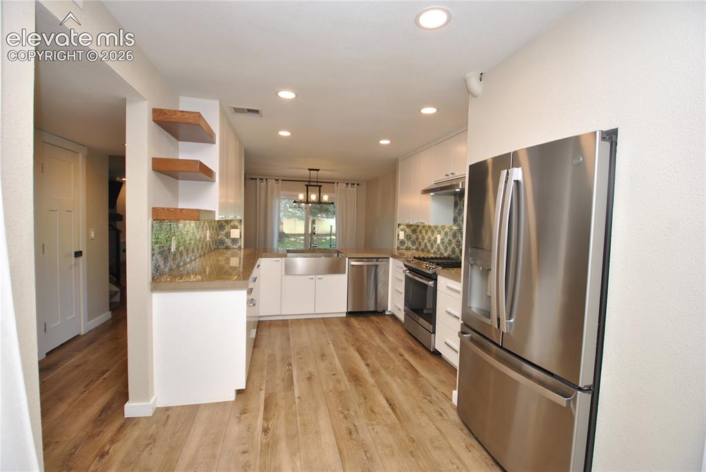 Image 12 of 38: Kitchen