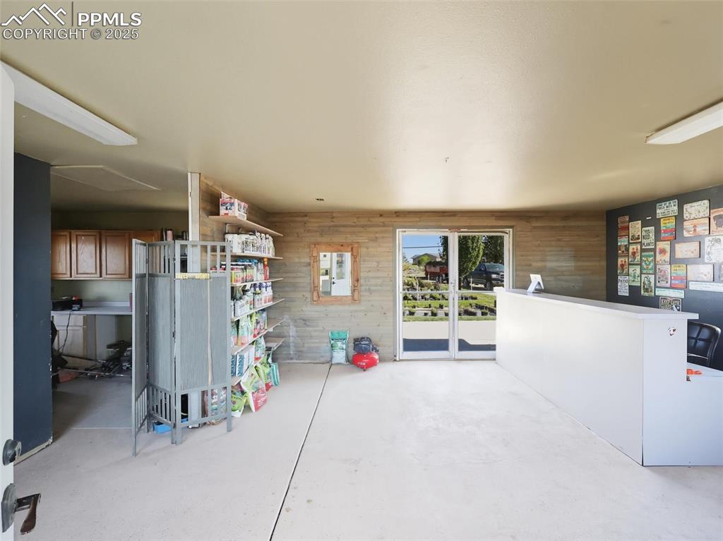 Image 7 of 12: Office