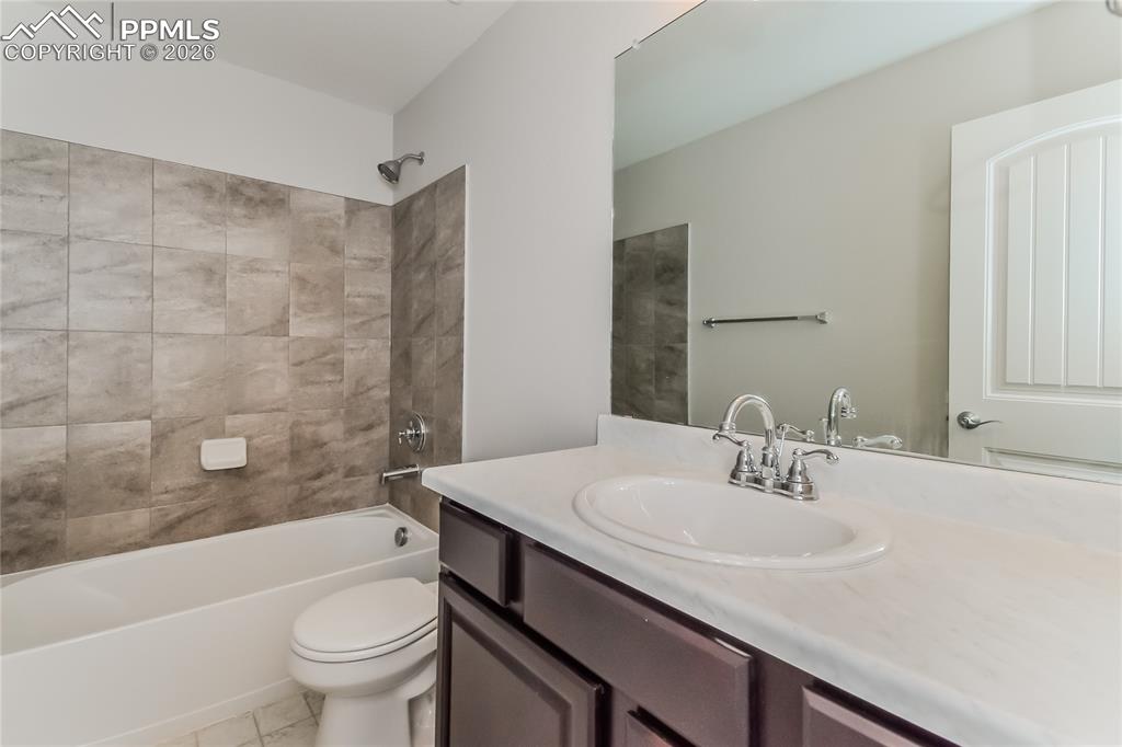 Image 13 of 16: Bathroom