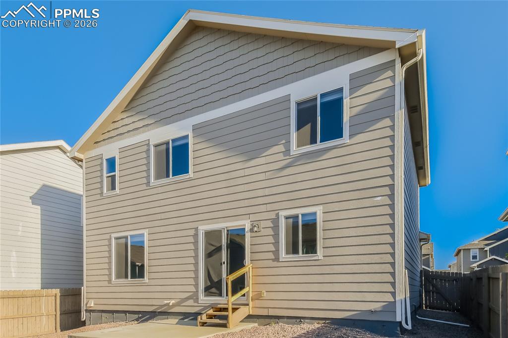 Image 16 of 16: Back of Structure