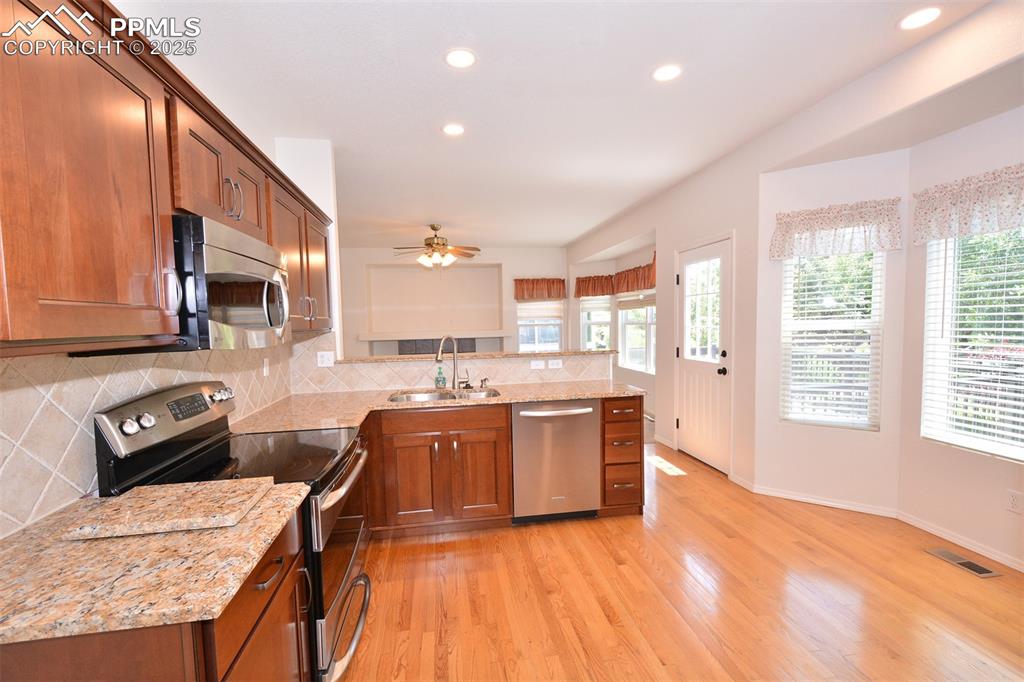 Image 14 of 43: Kitchen
