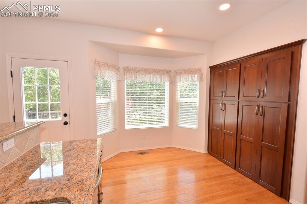 Image 16 of 43: Kitchen