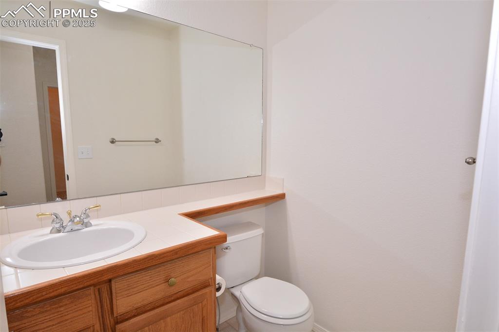 Image 22 of 43: Half bath on the main level