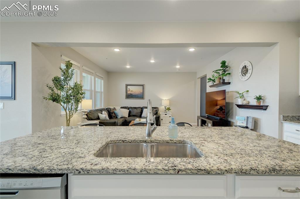 Image 12 of 50: Kitchen