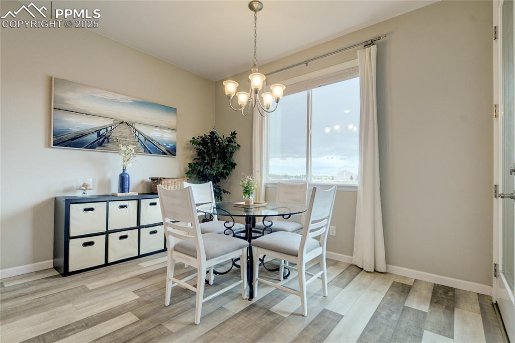 Image 13 of 50: Dining Area