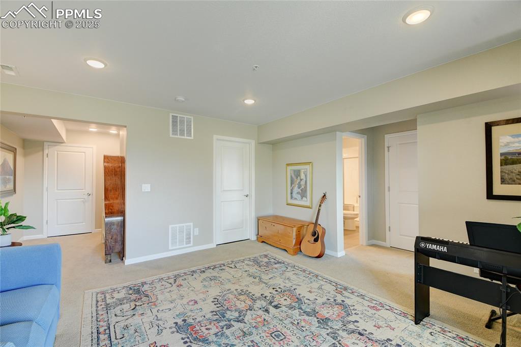 Image 41 of 50: Family Room