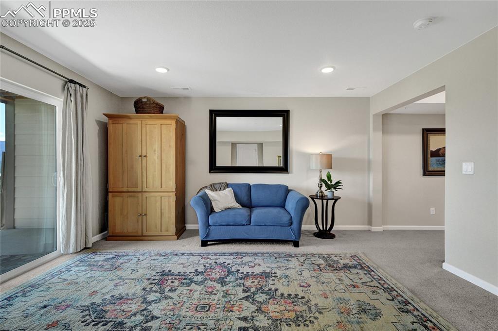 Image 42 of 50: Family Room