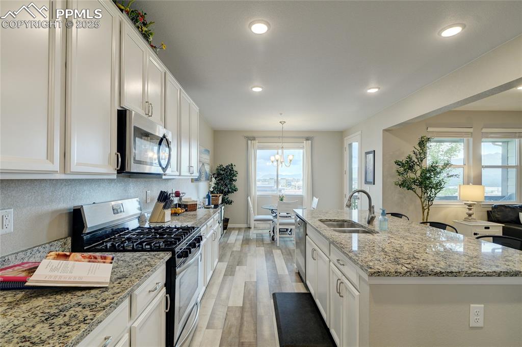 Image 9 of 50: Kitchen