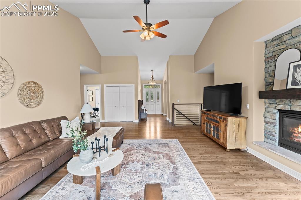 Image 10 of 50: Living Room