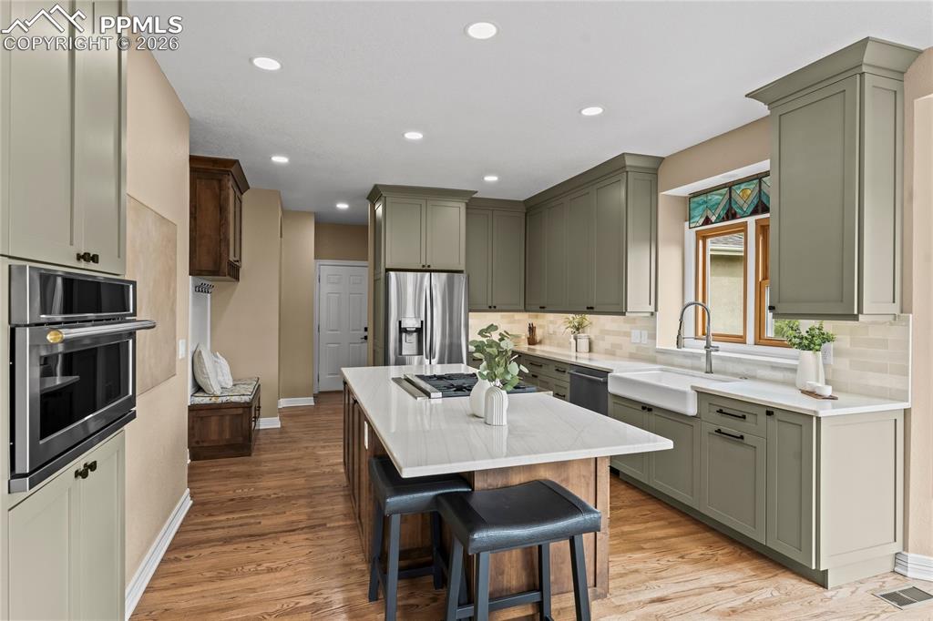 Image 15 of 50: Kitchen