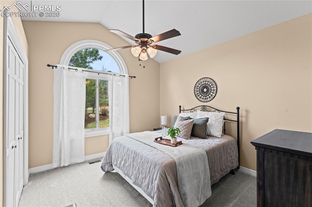 Image 29 of 50: Bedroom