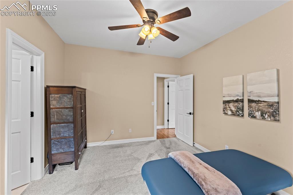 Image 32 of 50: Bedroom