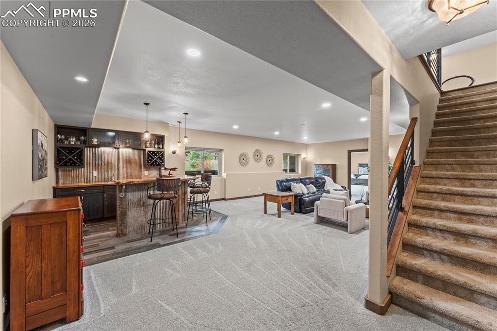 Image 35 of 50: Living Room