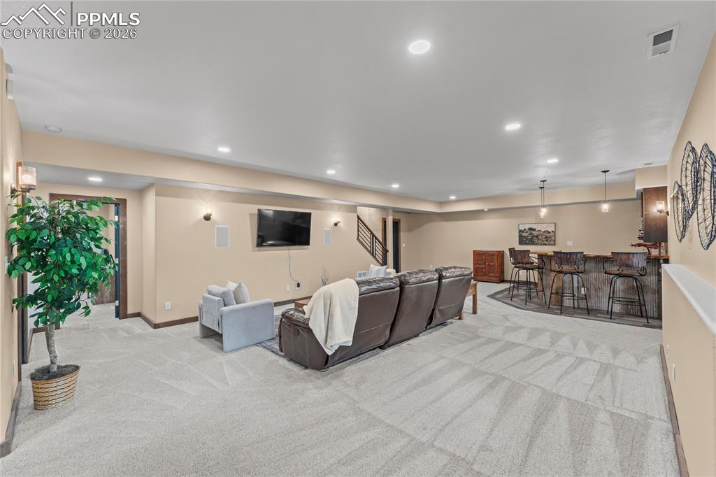 Image 38 of 50: Living Room