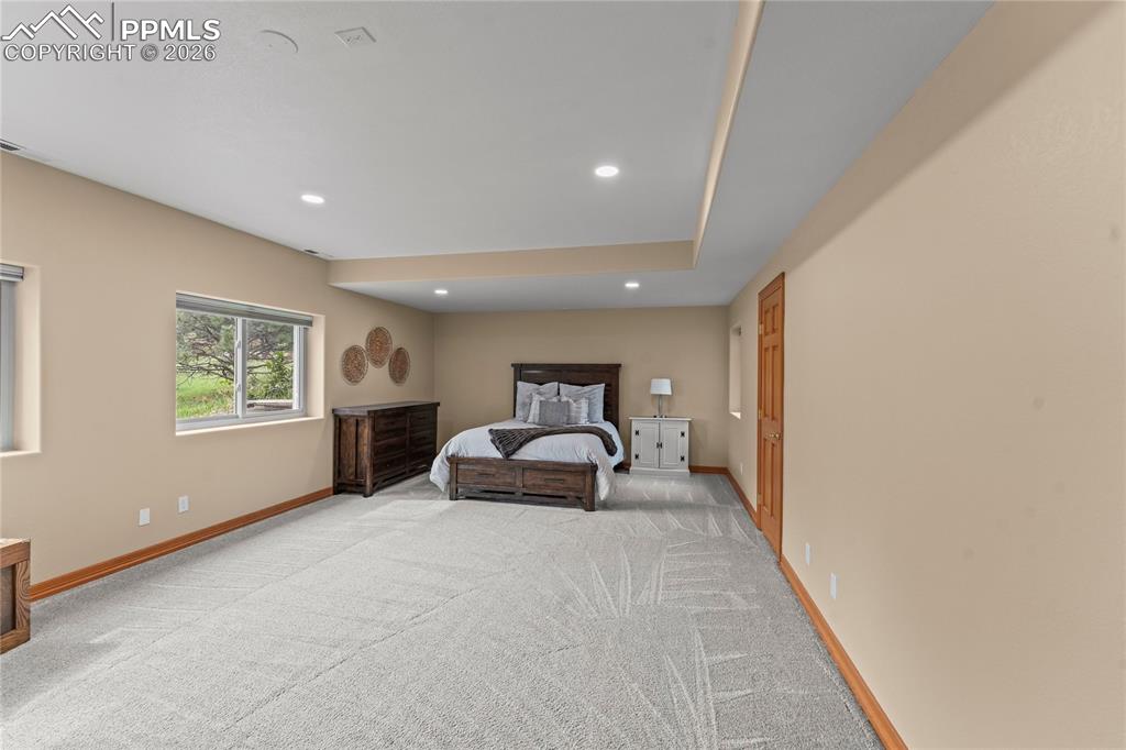 Image 39 of 50: Bedroom