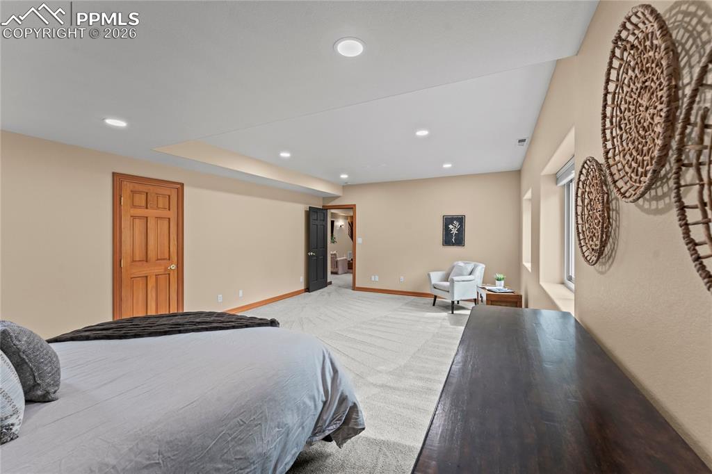 Image 40 of 50: Bedroom