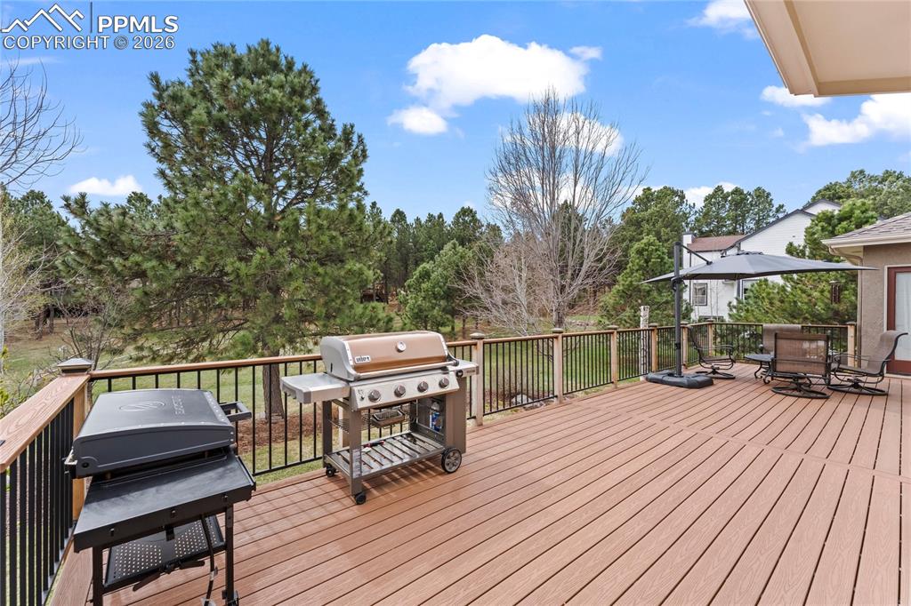 Image 45 of 50: Deck