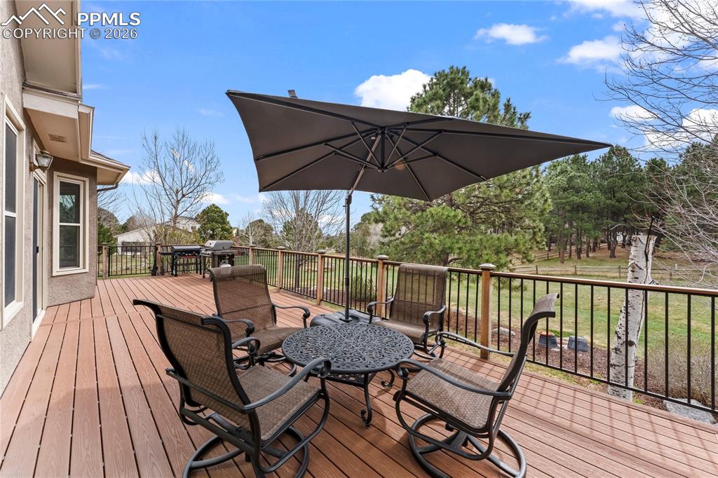 Image 47 of 50: Deck