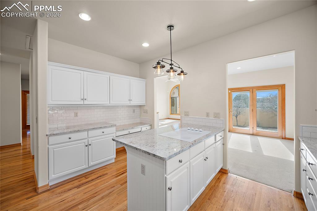 Image 20 of 44: Kitchen