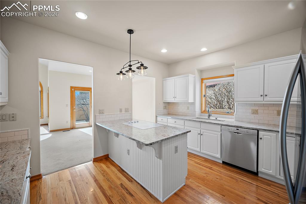 Image 22 of 44: Kitchen