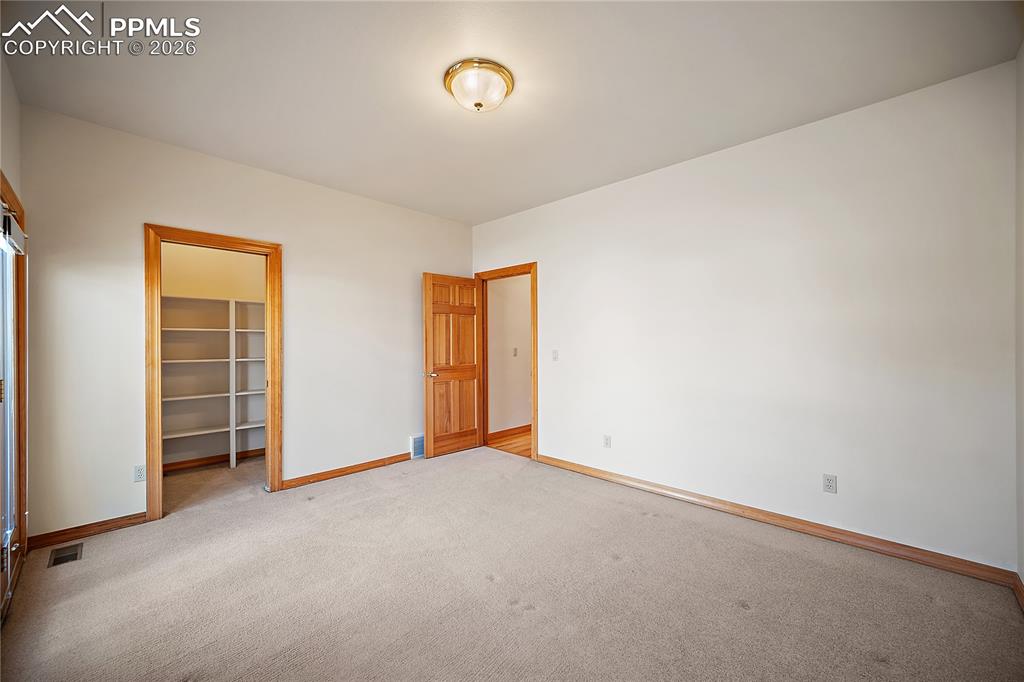 Image 26 of 44: Bedroom