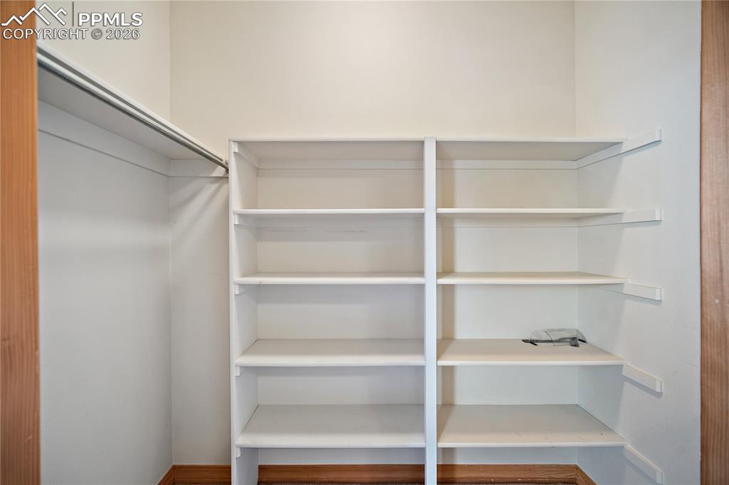 Image 27 of 44: Closet