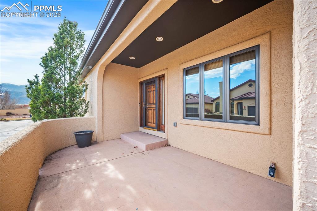 Image 4 of 44: Entry