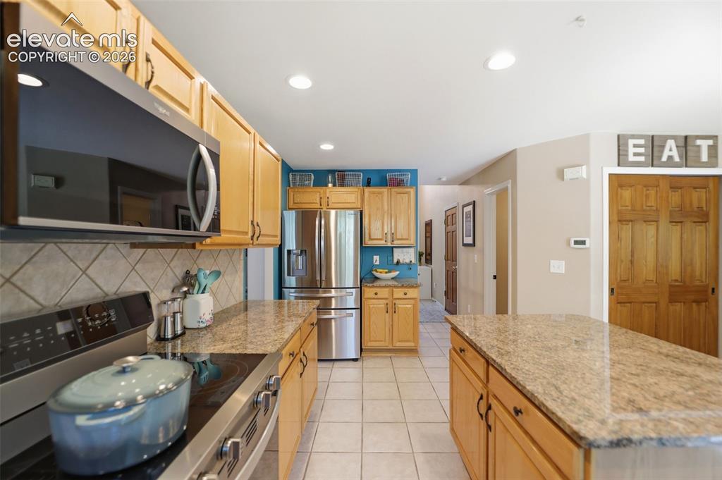 Image 11 of 50: Kitchen