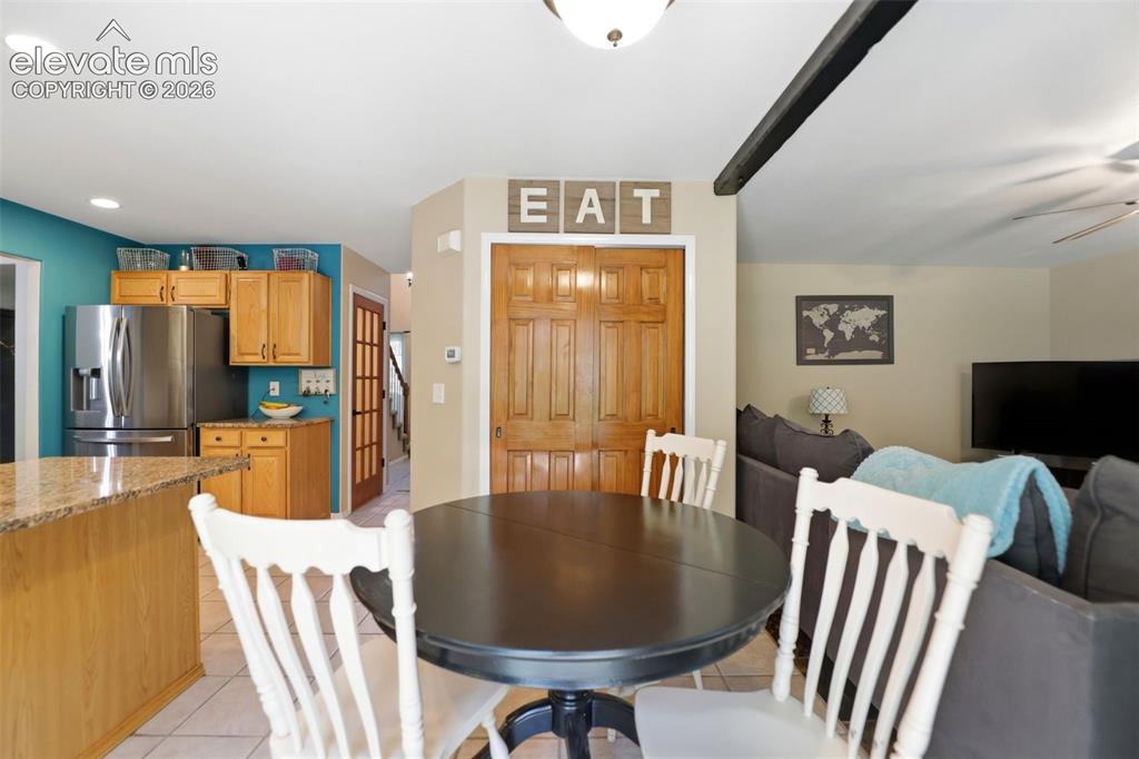 Image 14 of 50: Dining Area