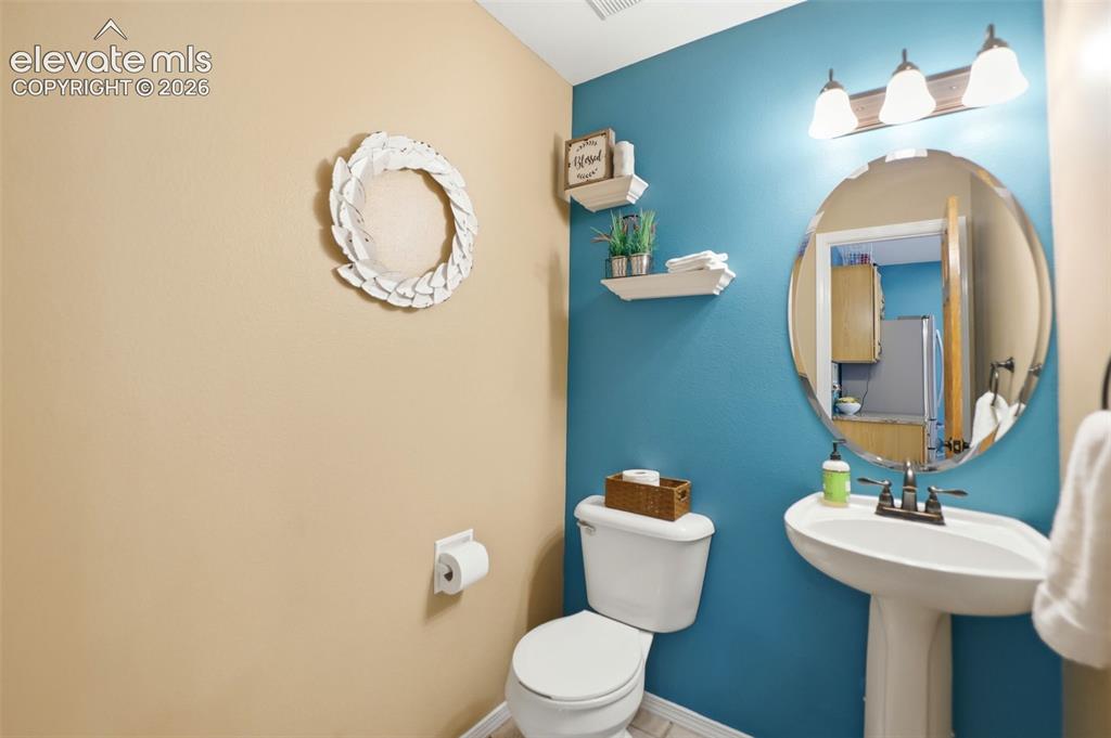 Image 18 of 50: Bathroom