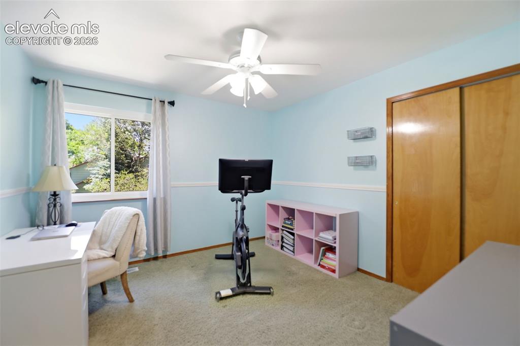 Image 26 of 50: Bedroom