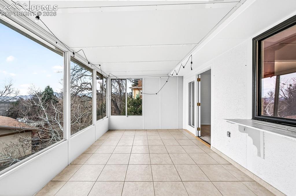 Image 19 of 50: Sun Room