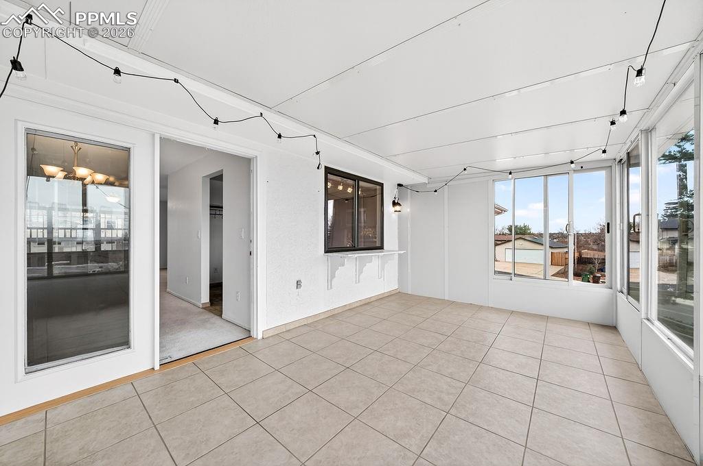 Image 21 of 50: Sun Room