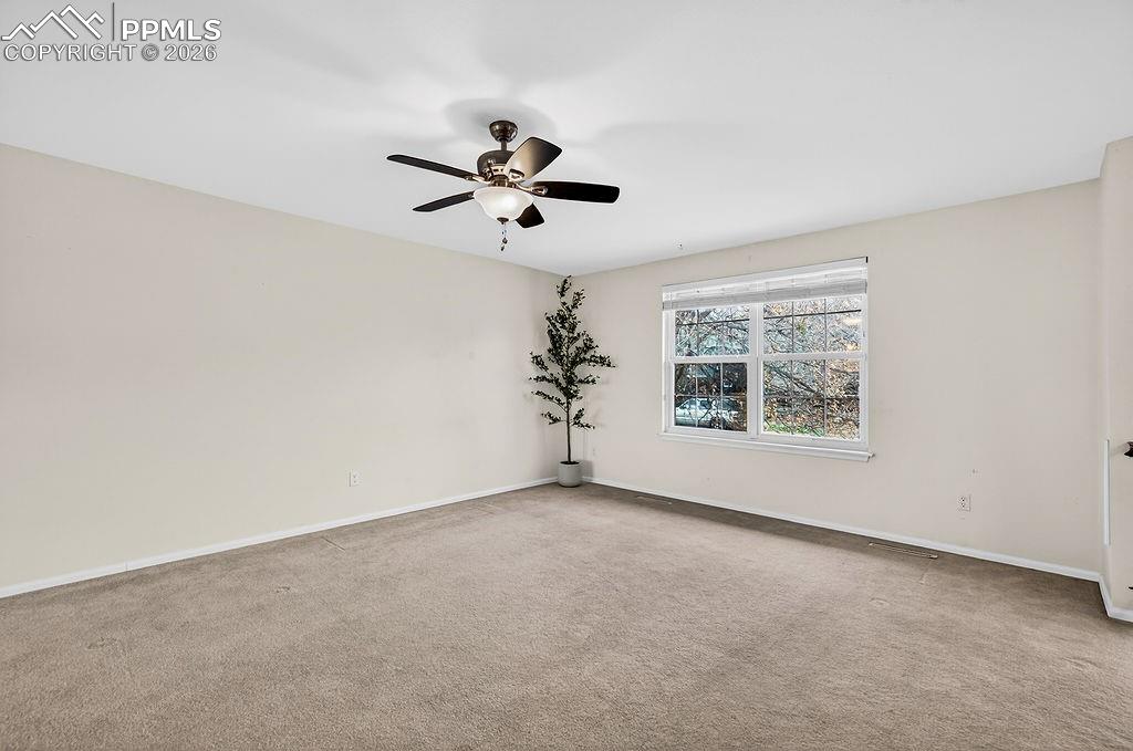 Image 22 of 50: Living Room