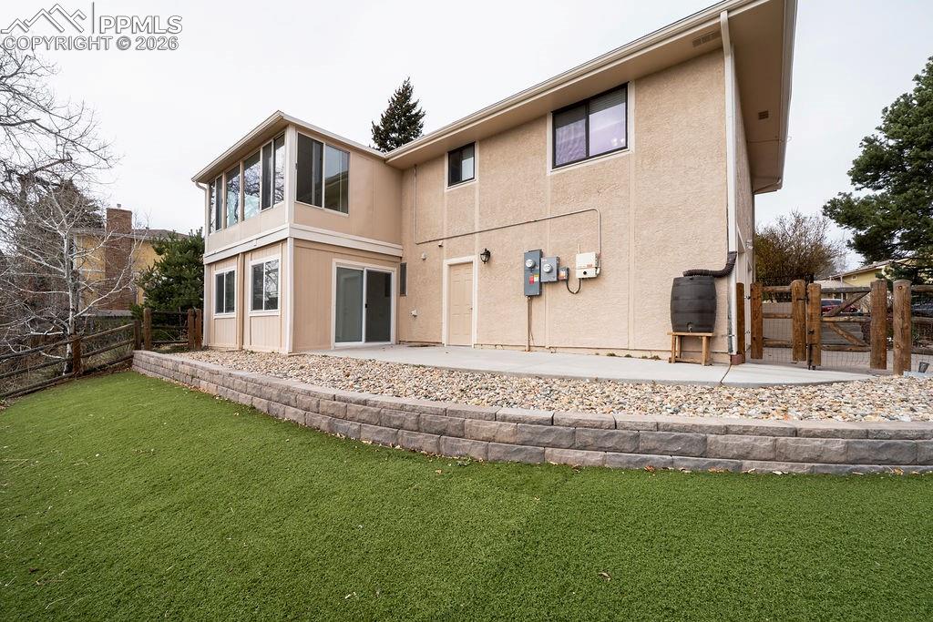 Image 3 of 50: Back of Structure