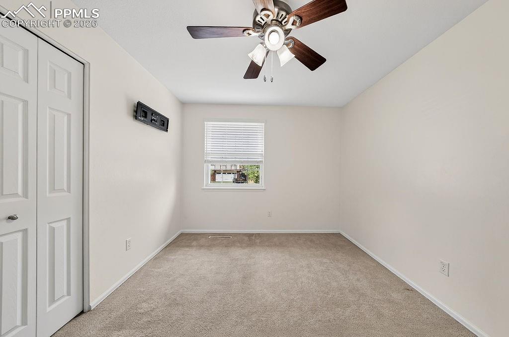 Image 31 of 50: Bedroom